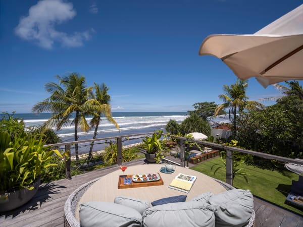 Noku Beach House - Sunkissed view deck